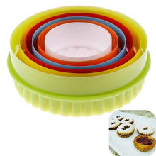 Charger l'image dans la galerie, 6Pcs  Round/Flower Shaped Dough Cutting Tool Kitchen Gadgets Dumplings Cutter
